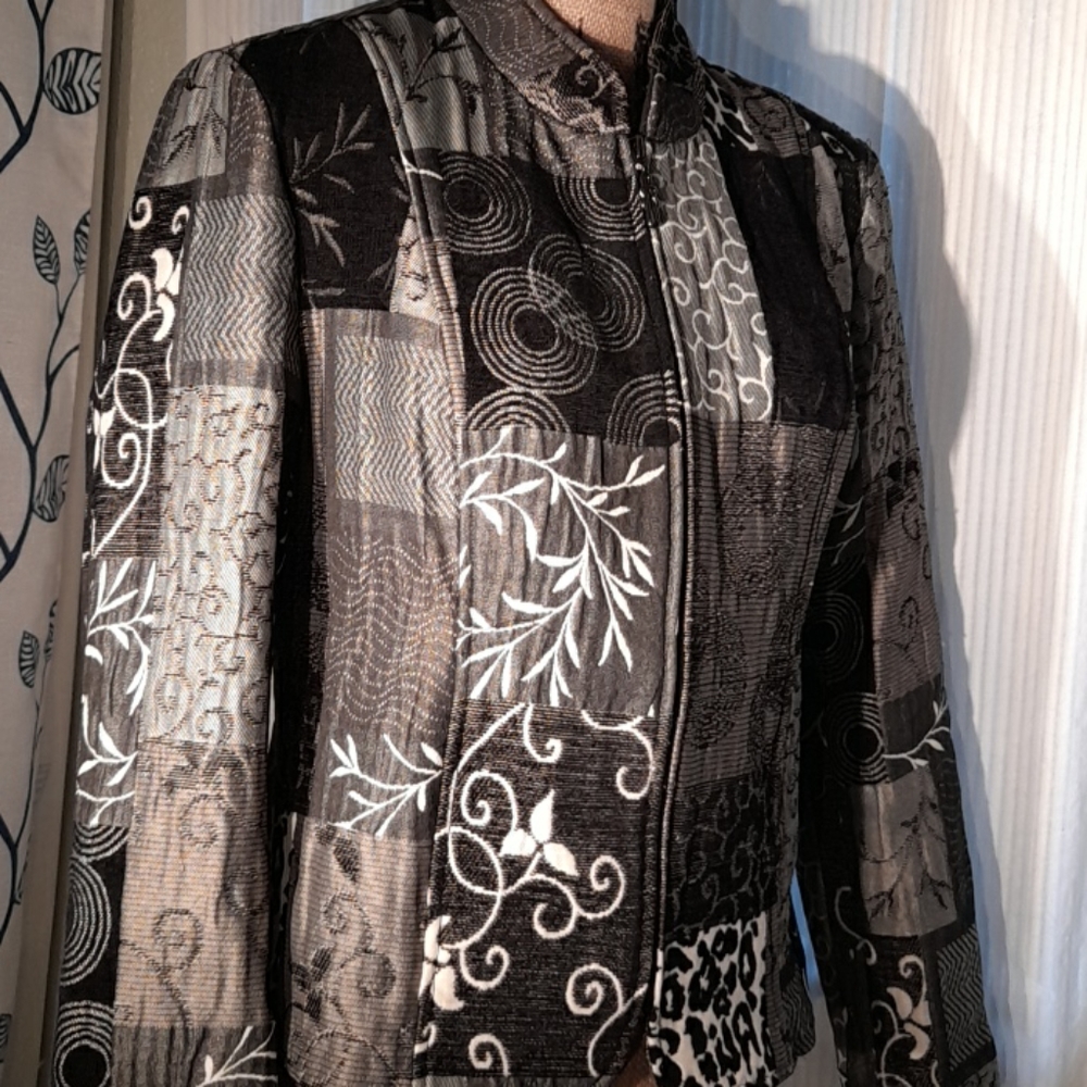 Black & white zip blazer